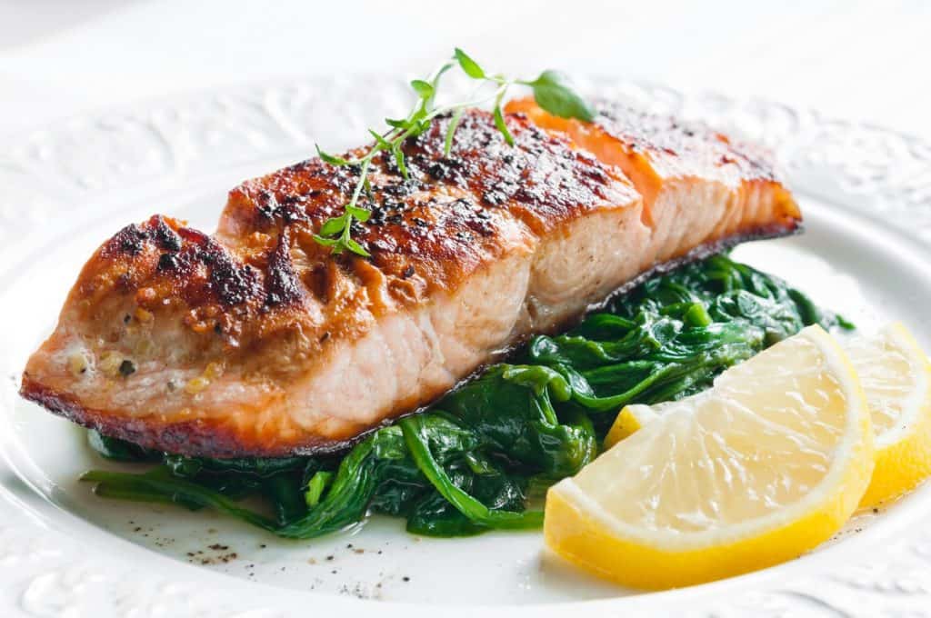 Grilled salmon with spinach, lemon and thyme photo by rafalstachura - DepositPhotos.com