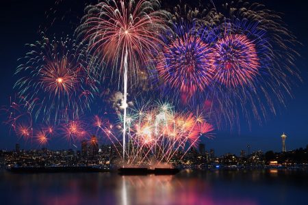 Depositphotos_82015224_l-2015 Seattle fireworks Lake Union finale