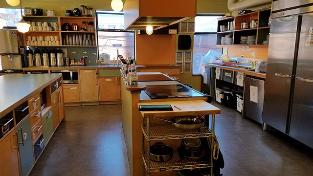 Hostelling International Seattle kitchen