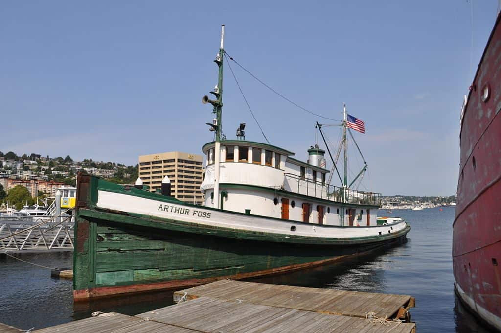 Tugboat Arthur Foss photo by Joe Mabel (CC license)