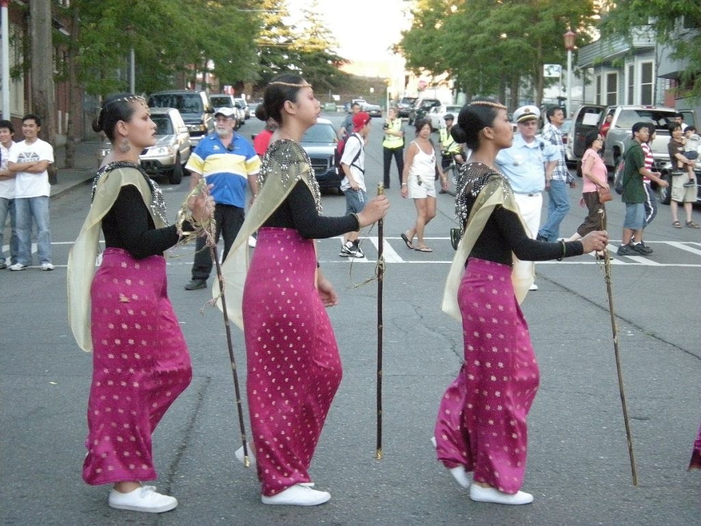 Filipino group marching in the 2008 Chinatown Seafair Parade Photo by Joe Mabel (CC3)