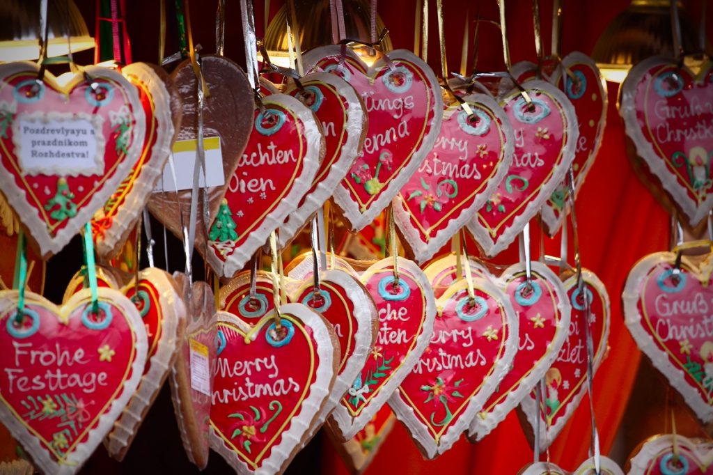 Christmas market cookies photo by azgek1978 - Depositphotos.com