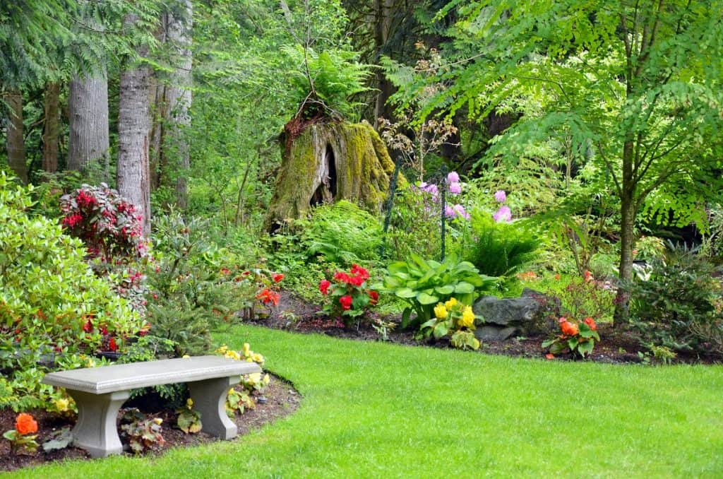 Pacific northwest garden - DepositPhotos.com