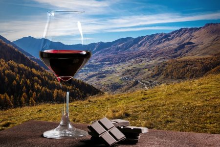 Red wine and chocolate tasting in the countryside - DepositPhotos.com