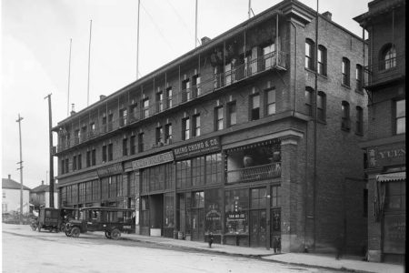 East Kong Yick Building at 719 South King Street circa 1920 photo by Webster and Steven (public domain)
